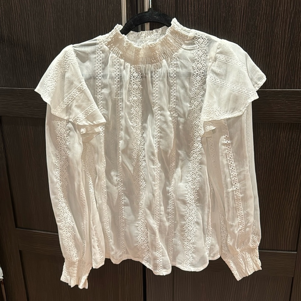 Gorgeous detailed lacey long sleeve top! SHEER- VICI DOLLS PURCHASE 🤍